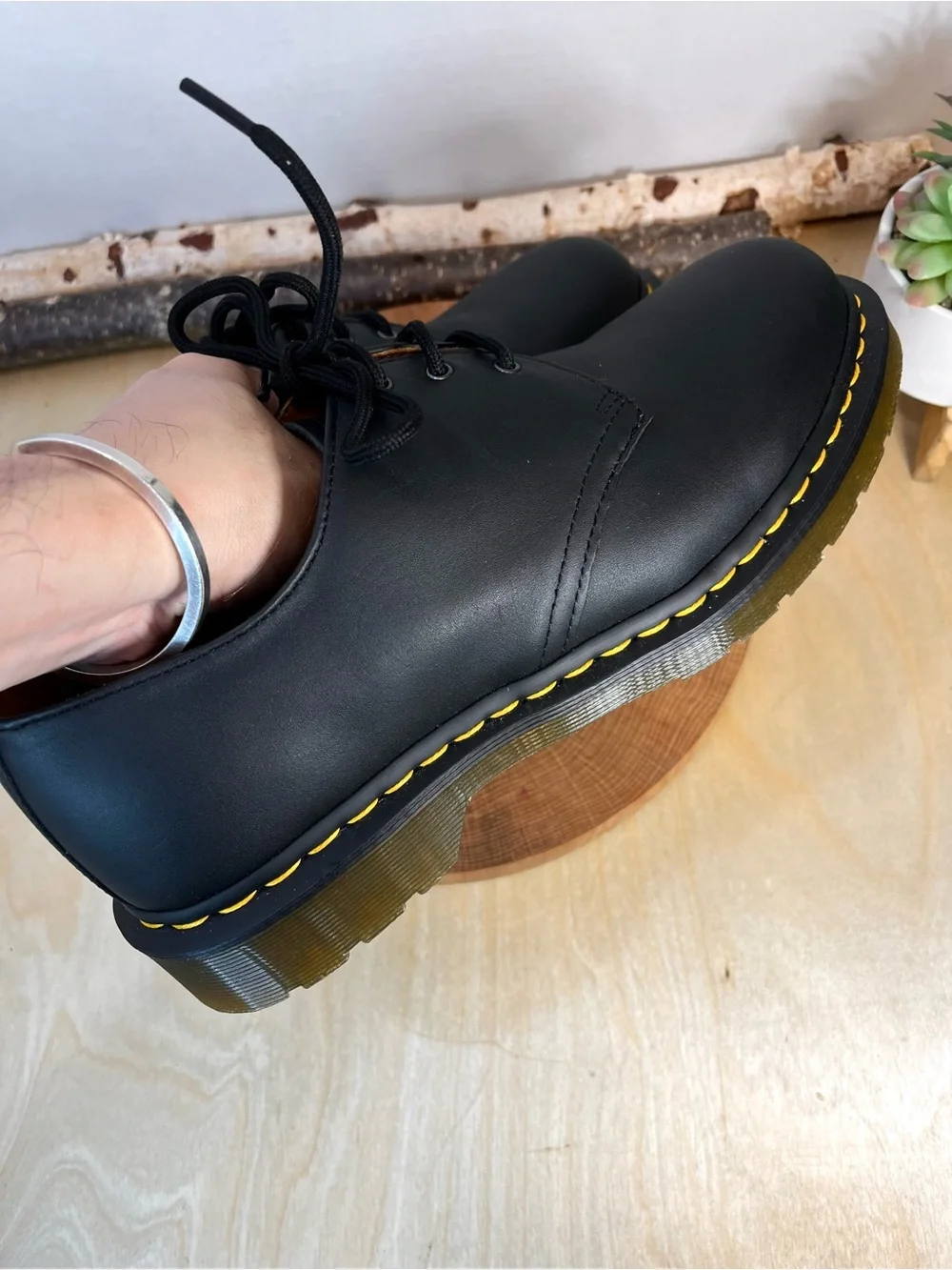 NWOB Dr. Martens 11838 4-Eye Black Leather Oxfords Men's Size 11